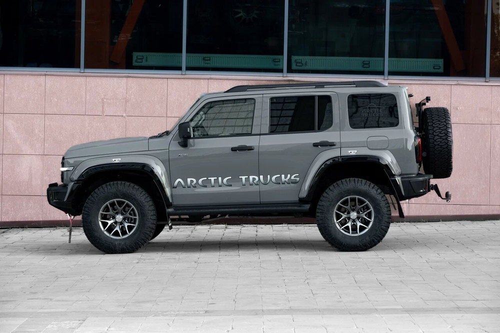 TANK 300 Arctic Trucks AT33, вид сбоку