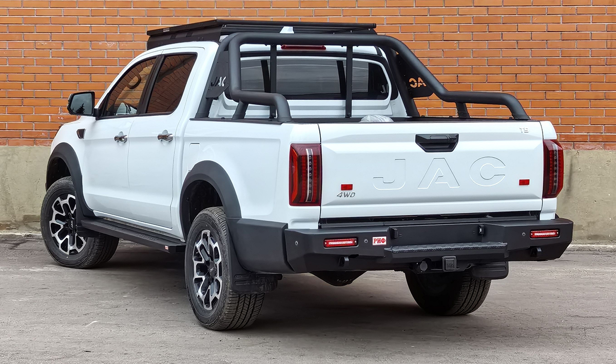 Бампер РИФ силовой задний JAC T9, SOLLERS ST9 с квадратом под фаркоп и фонарями