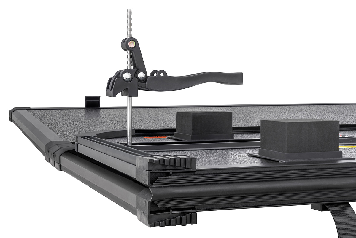 Крышка кузова РИФ для Volkswagen Amarok 2023+, трёхсекционная 1540х1600/1560 мм, алюминиевая, черная