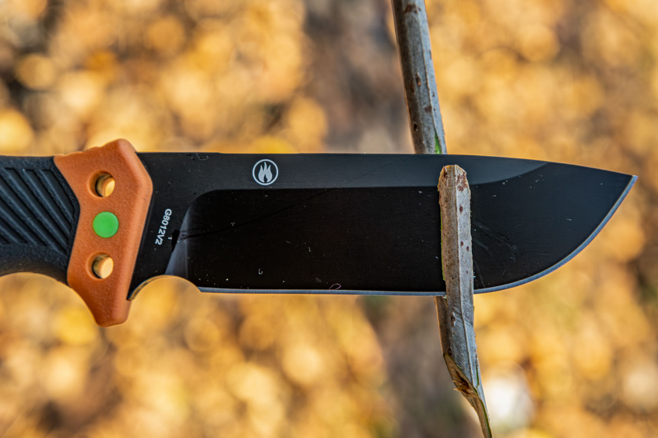 Нож туристический GANZO, длина 243 мм, сталь 8CR13, оранжевый, с паракордом, в ножнах