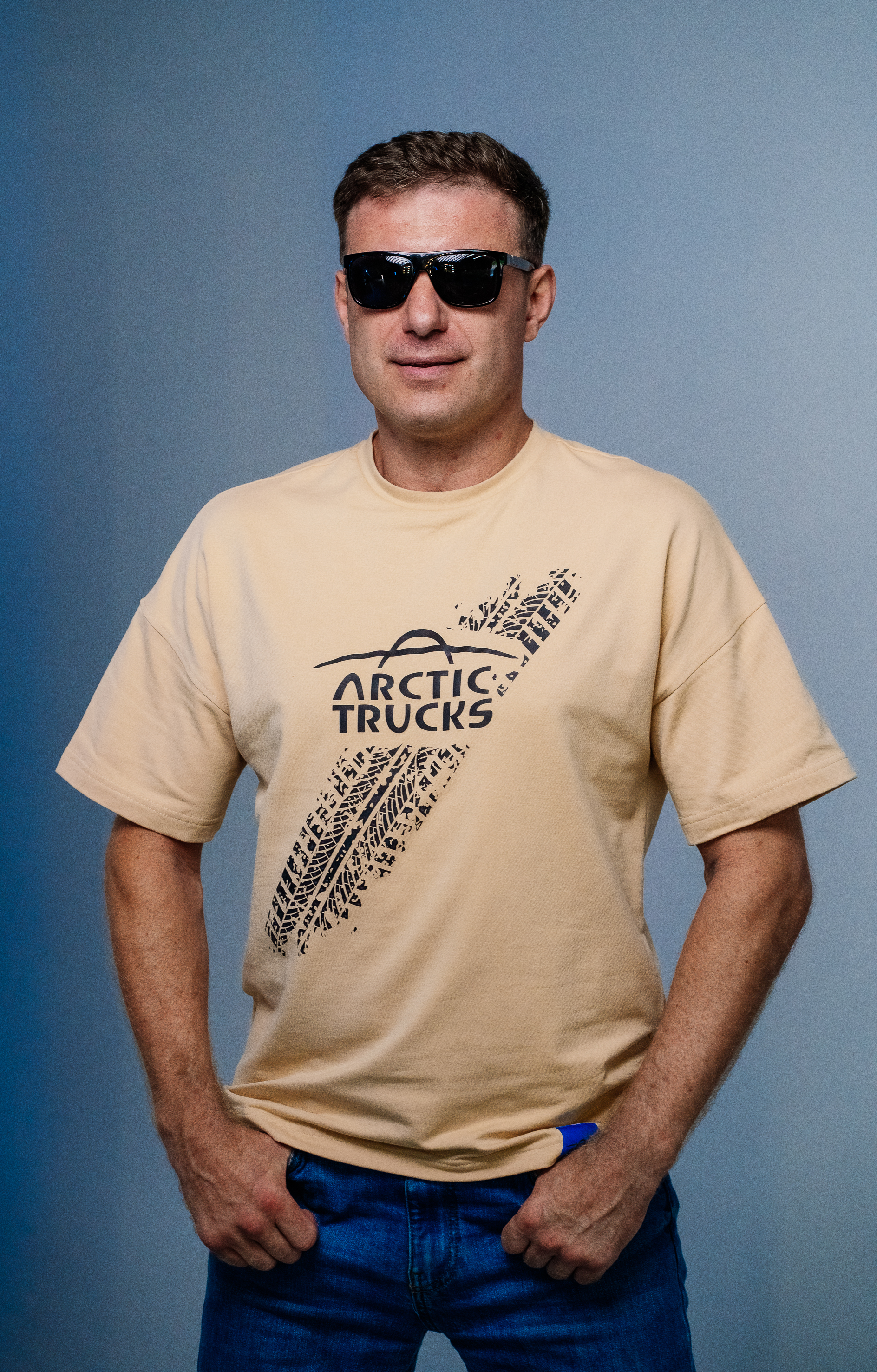 Фирменная футболка с логотипом бежевая размер XXL