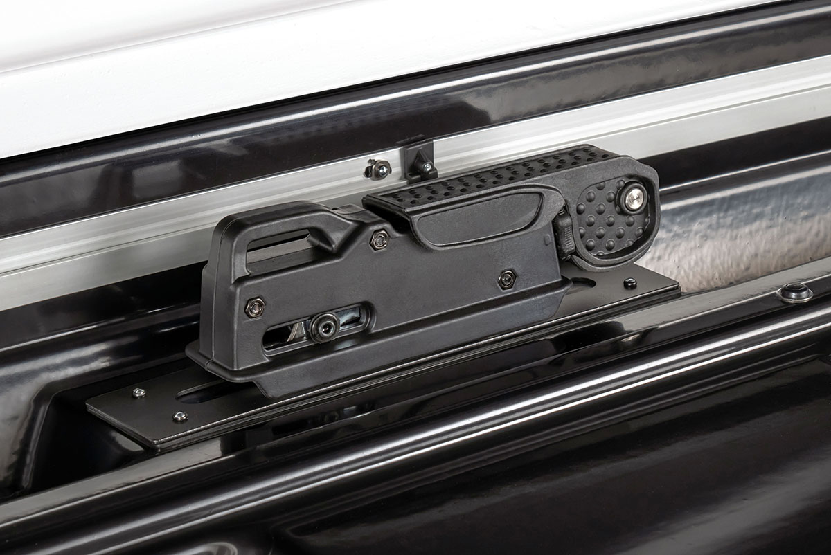 Бокс автомобильный на крышу Pentair COBRA 520L белый глянец, двусторонний