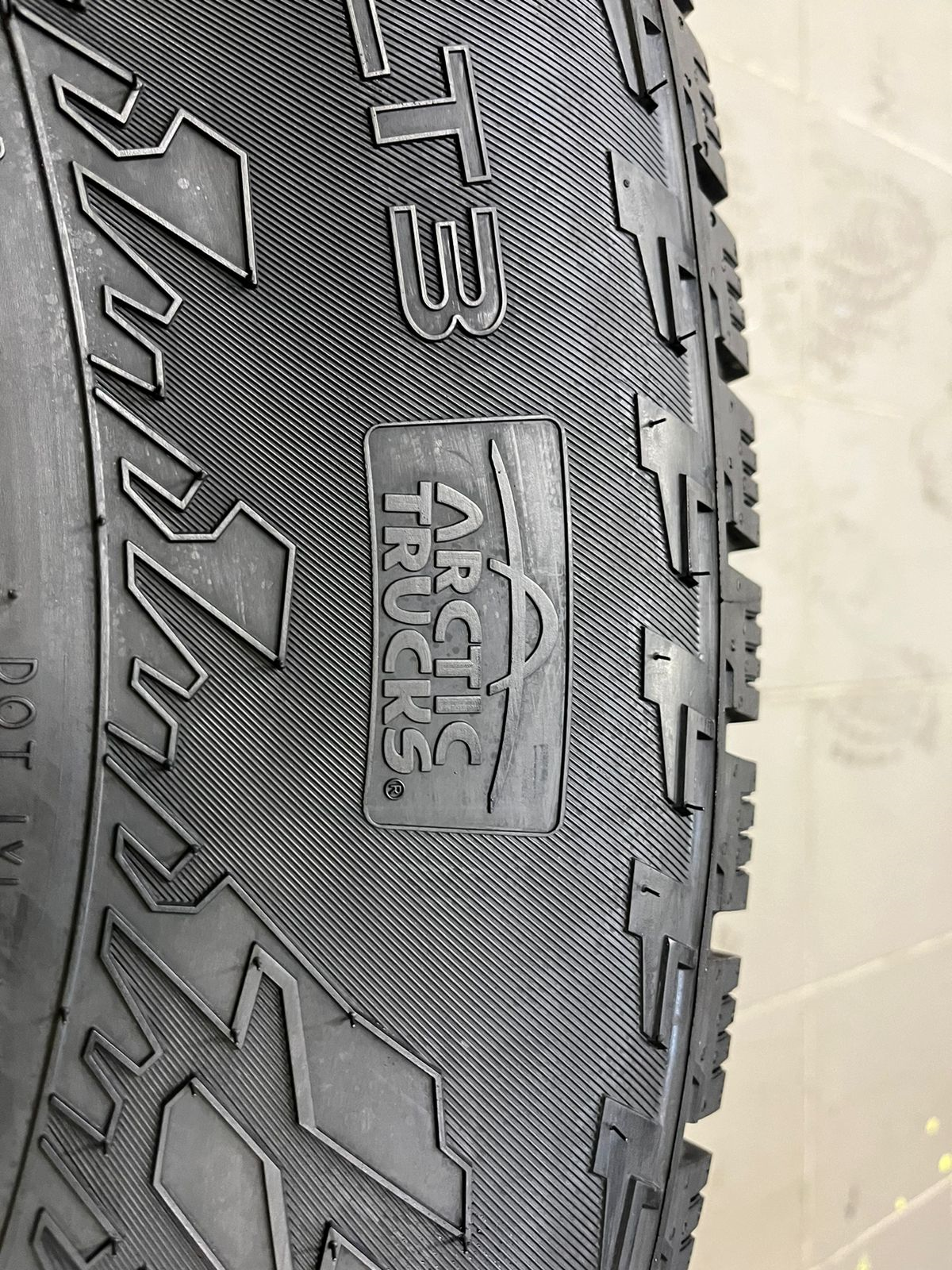 NOKIAN HKPL LT 3  315/70 R 17 121/118Q шип Б/У