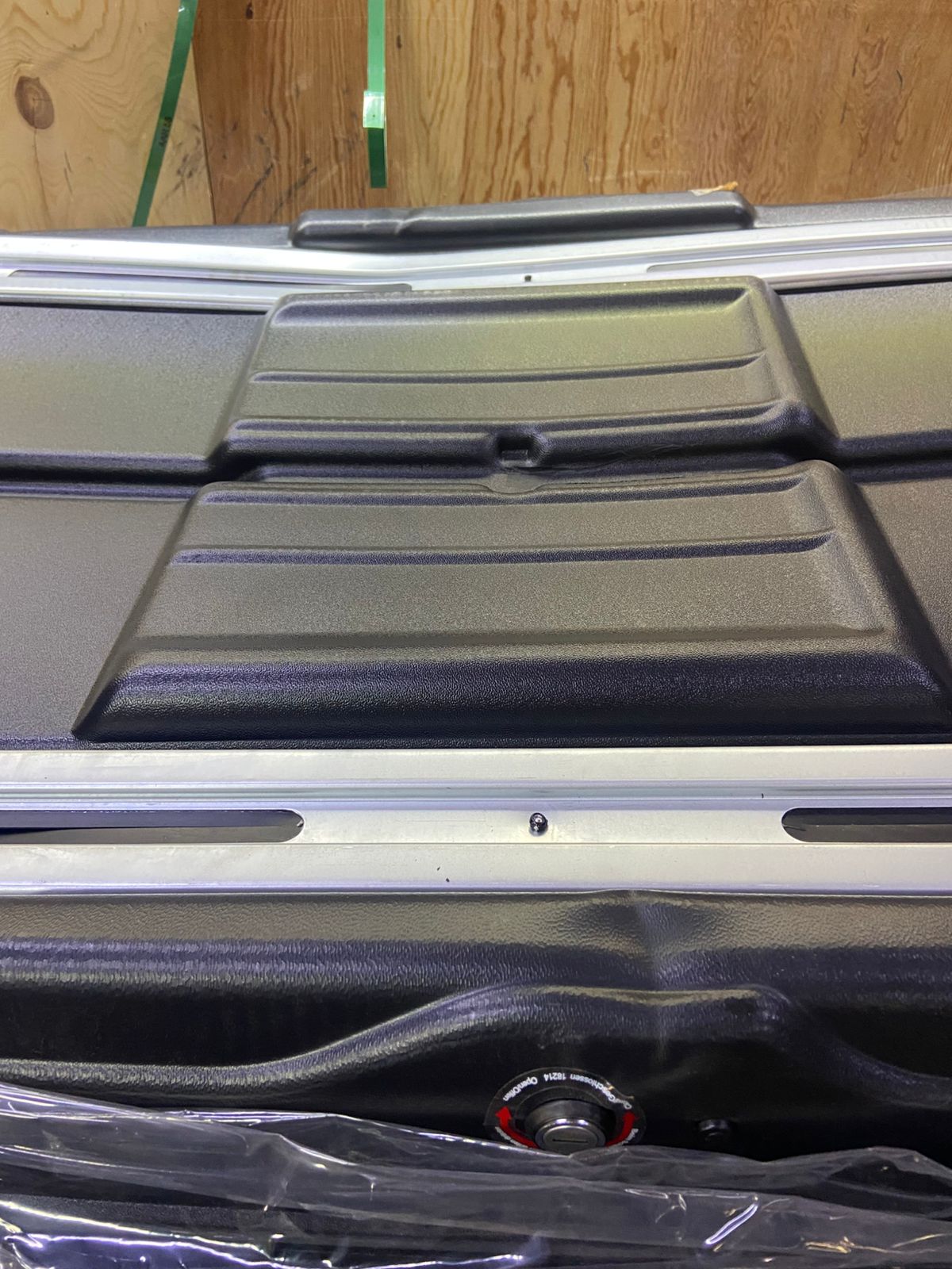 Бокс автомобильный на крышу Pentair COBRA 390L черный глянец, двусторонний (уценка)