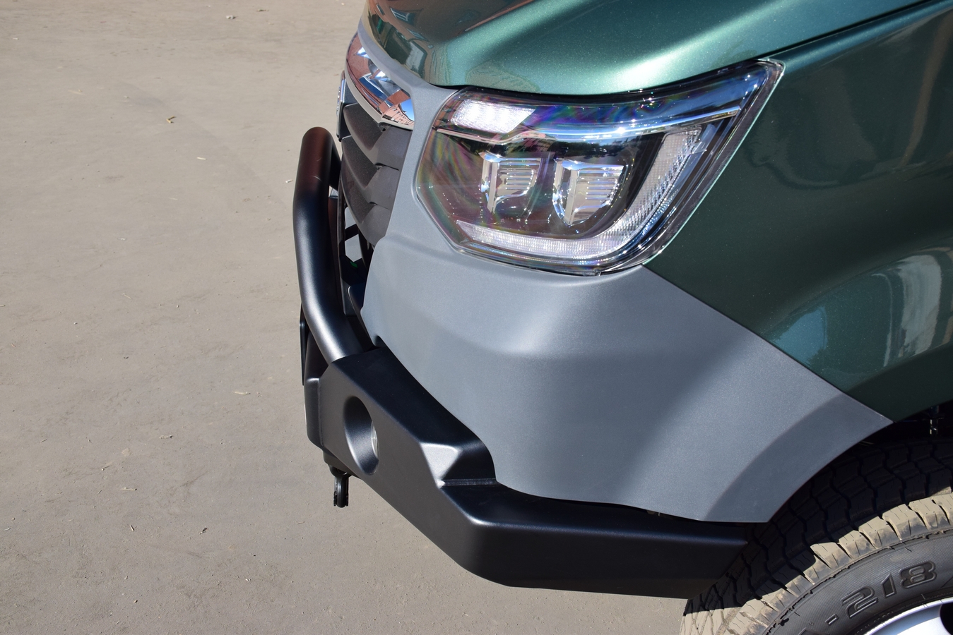 Бампер РИФ силовой передний для ГАЗ Соболь NN 4x4 под штатные фары, с центральной защитной дугой, стандарт