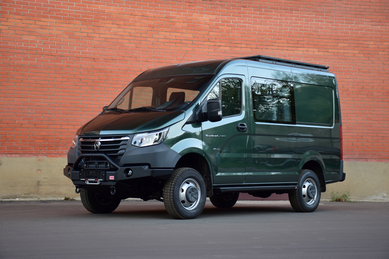 Бампер РИФ силовой передний для ГАЗ Соболь NN 4x4 под штатные фары, с центральной защитной дугой, стандарт