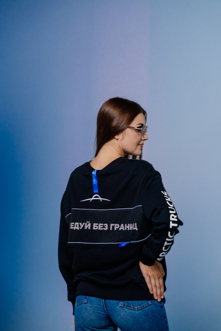 Фирменная толстовка Arctic Trucks Russia женская (черная) 