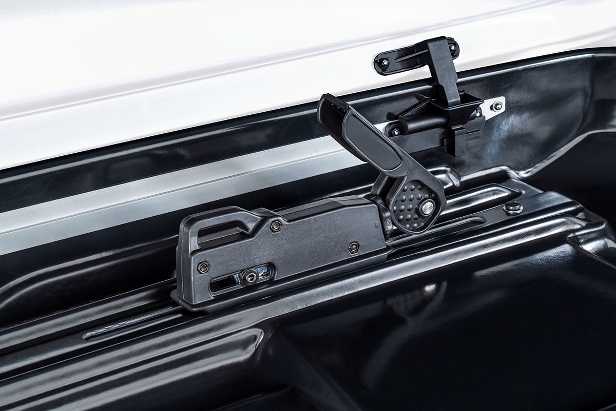 Бокс автомобильный на крышу Pentair COBRA 390L белый глянец, двусторонний