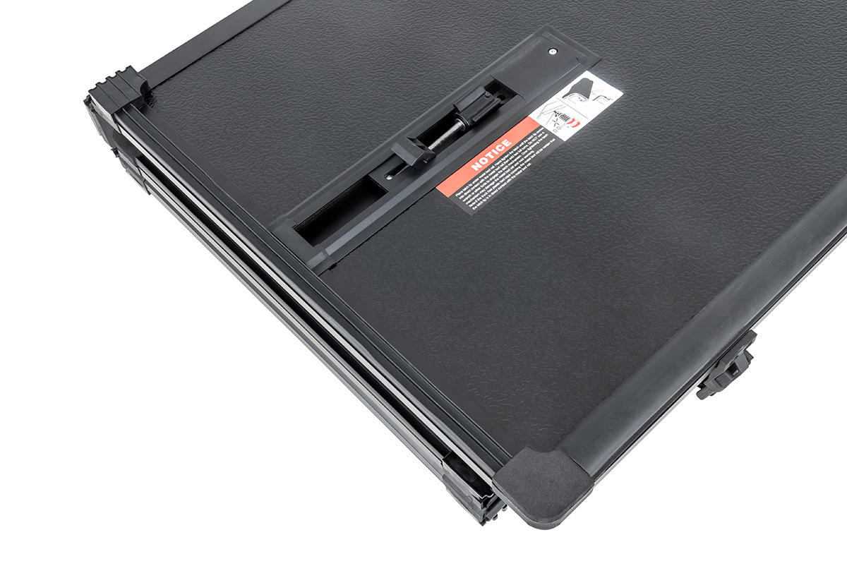 Крышка кузова РИФ для Dodge Ram 2019, трёхсекционная 2000х1813/1740 мм, алюминиевая, черная (6,5 ft)