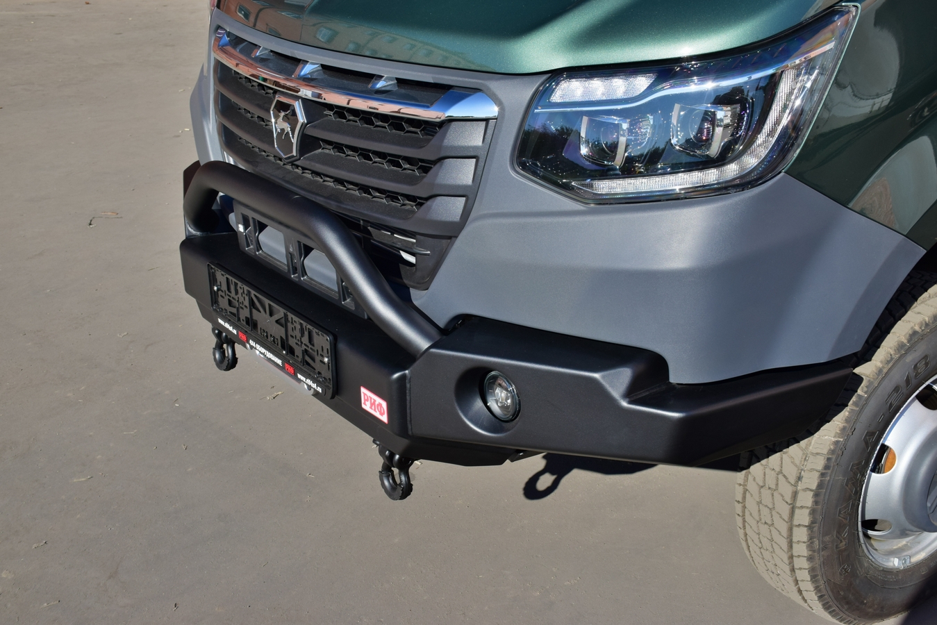 Бампер РИФ силовой передний для ГАЗ Соболь NN 4x4 под штатные фары, с центральной защитной дугой, стандарт