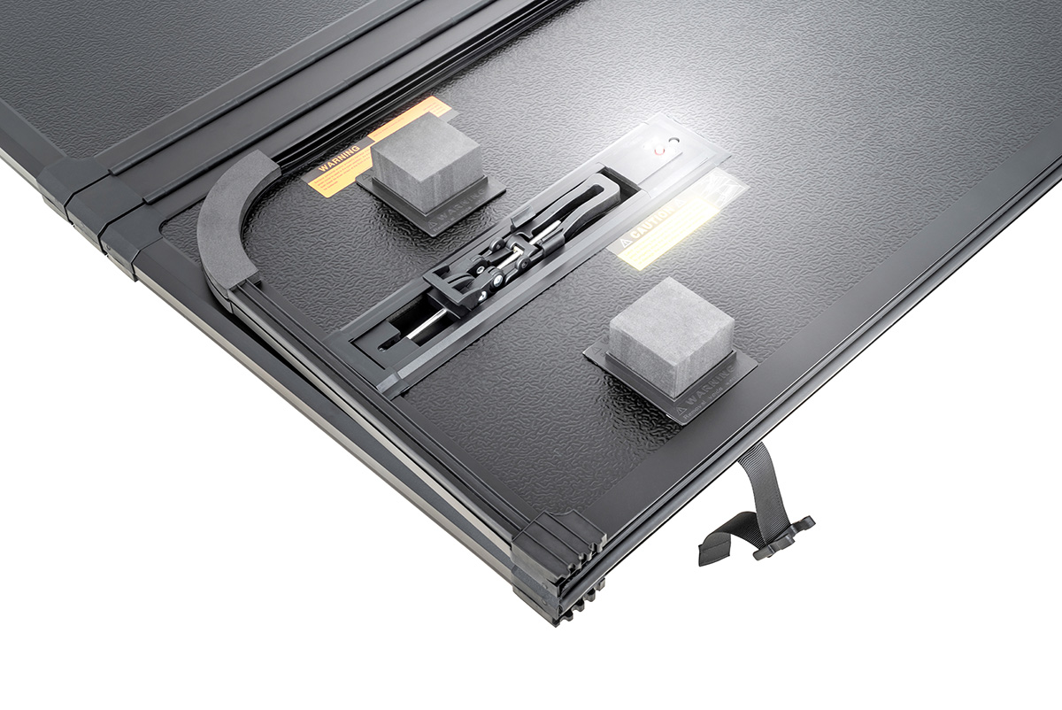 Крышка кузова РИФ для Volkswagen Amarok 2023+, трёхсекционная 1540х1600/1560 мм, алюминиевая, черная