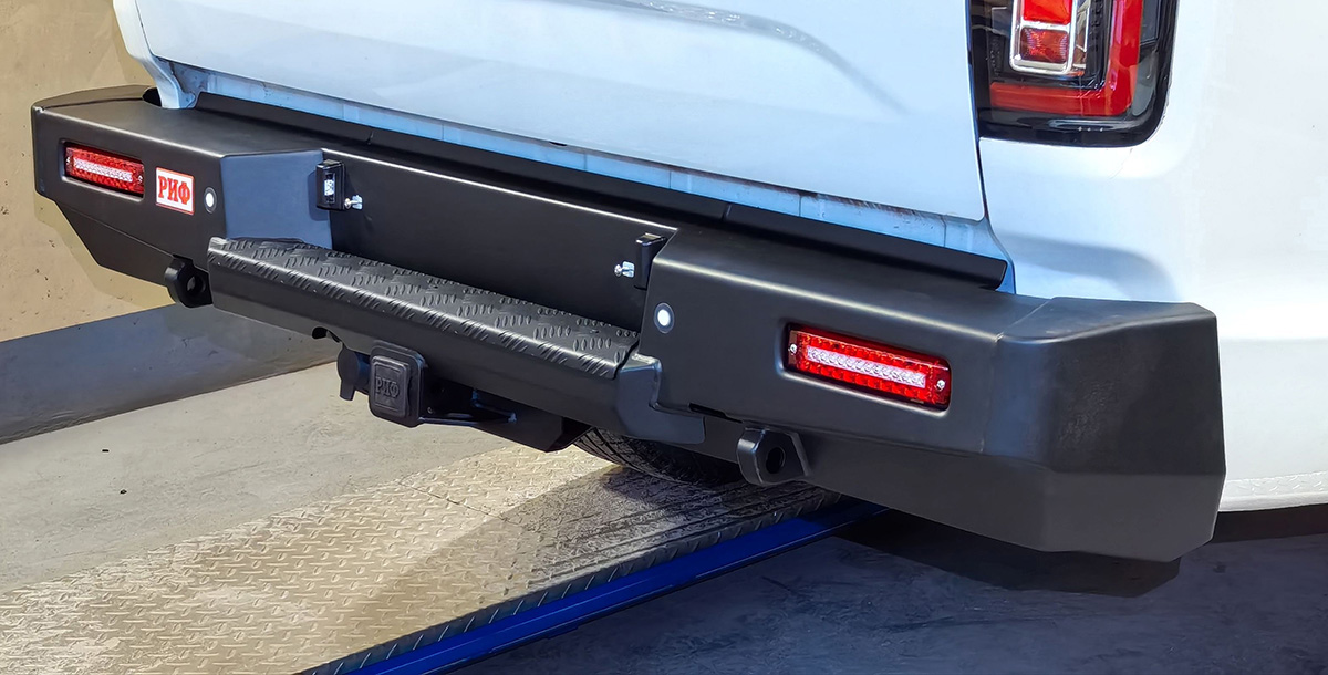 Бампер РИФ силовой задний Great Wall Poer с квадратом под фаркоп и фонарями
