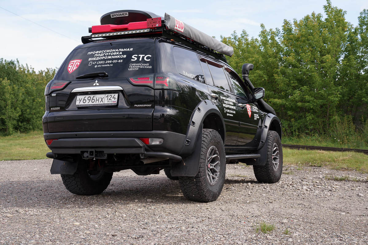 Бампер задний Mitsubishi Pajero Sport 2008-2015 (Облегченный)