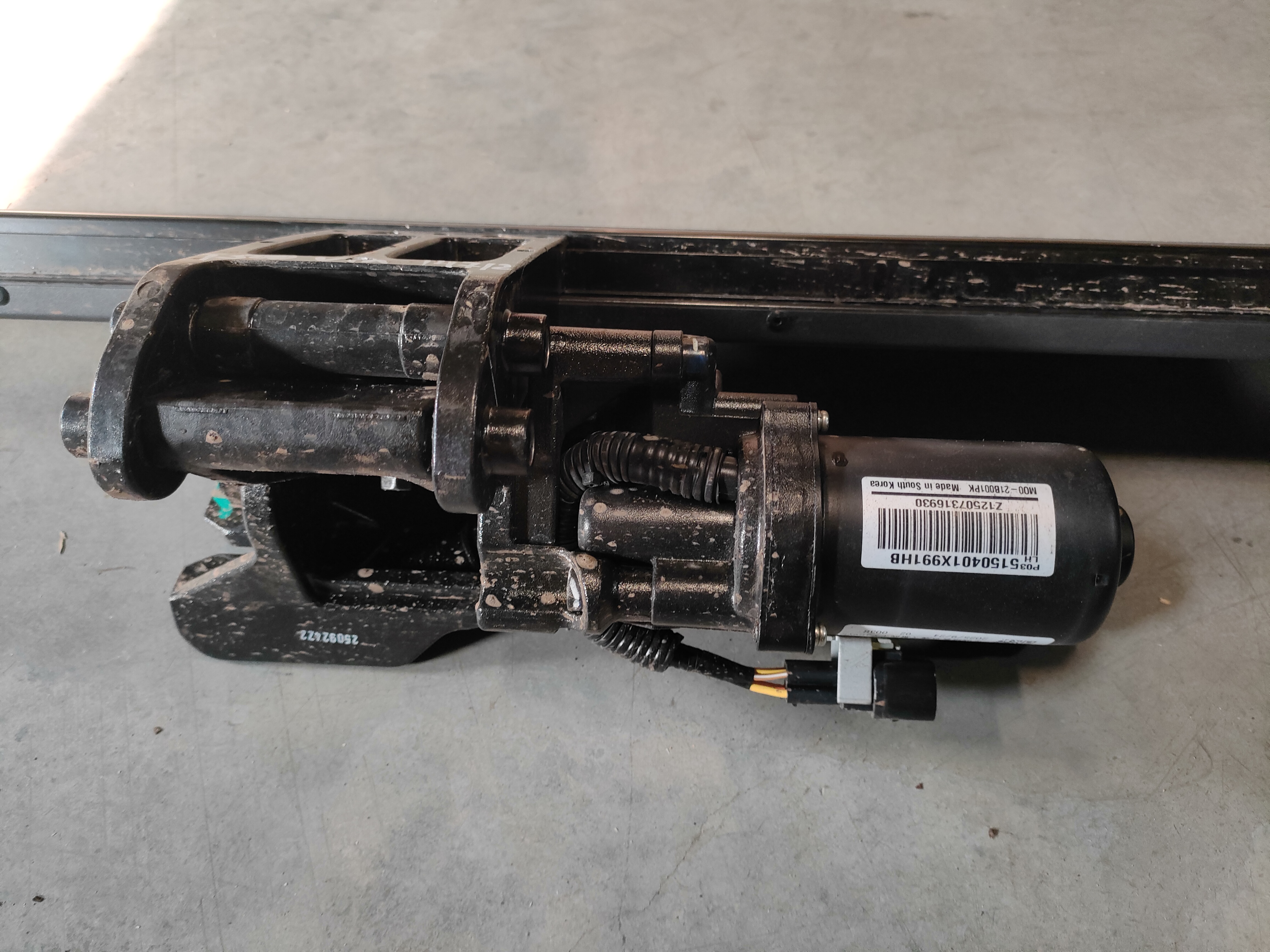 Подножка боковая левая в сборе Tank 500 5150710XKV3AB