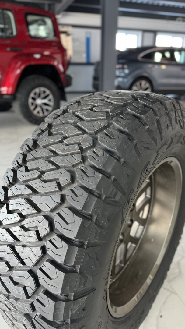Maxxis RAZR AT 35x12.5R17LT 121R AT811