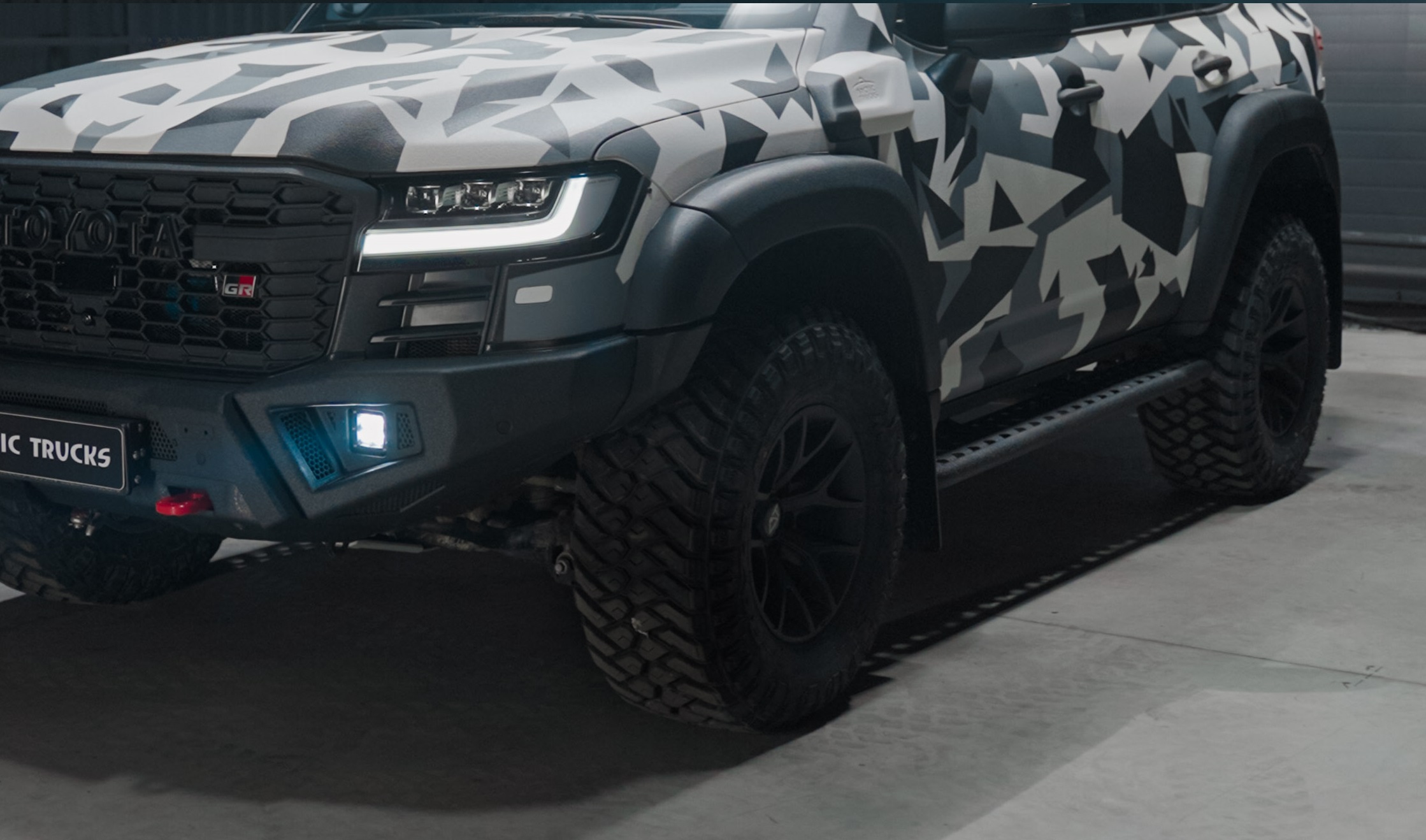 Пороги силовые LC300 (лого) сталь