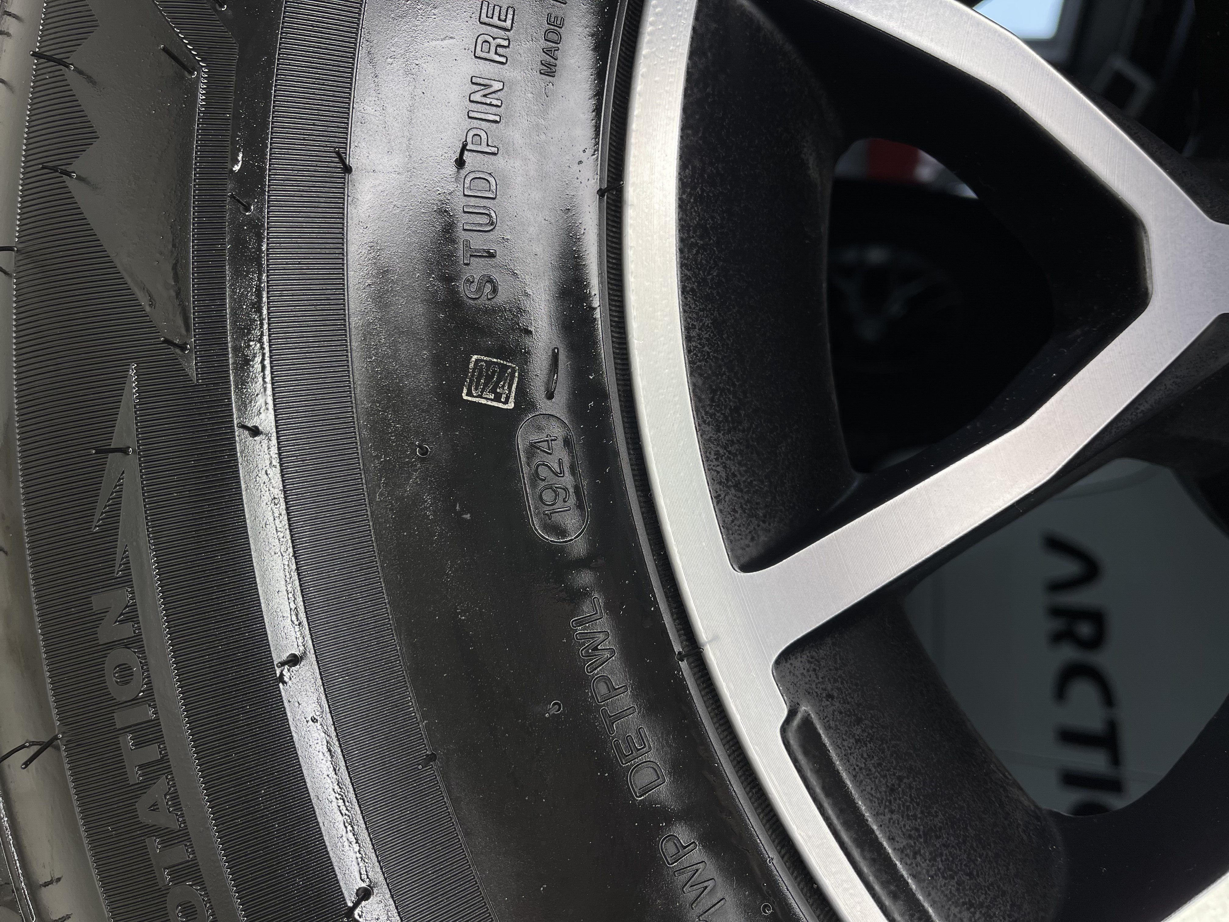 Автошина PREDATOR 35X12.50R17LT 10PR 125R New Mutant Arctic шип.