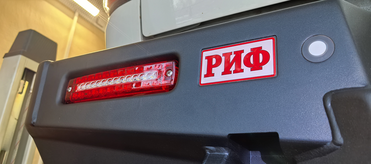 Бампер РИФ силовой задний Great Wall Poer с квадратом под фаркоп и фонарями
