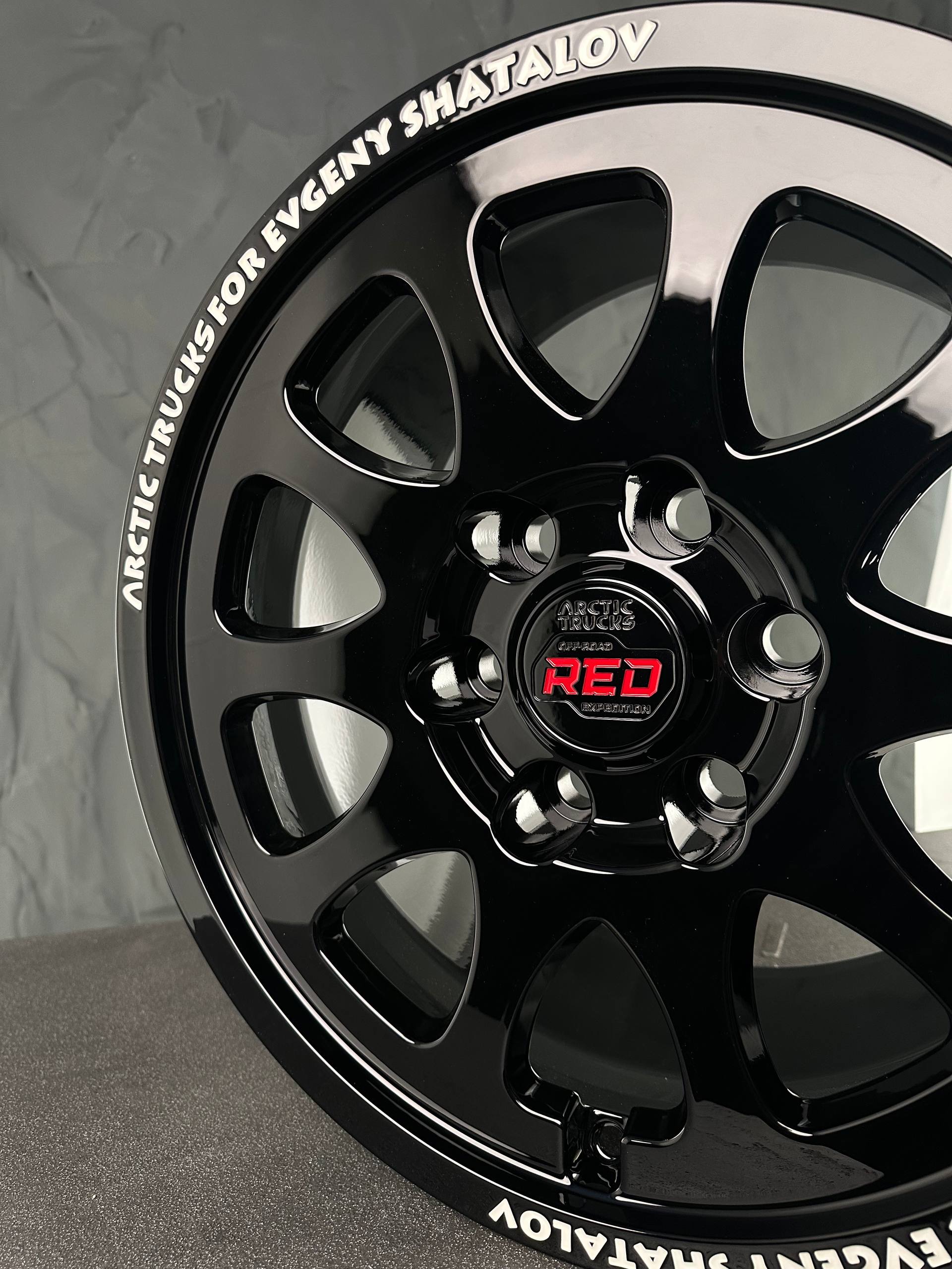 Кованые диски F-4134 R17 J9.5 ET20 6*139.7 D95.1 Gloss Black цвет черный глянец