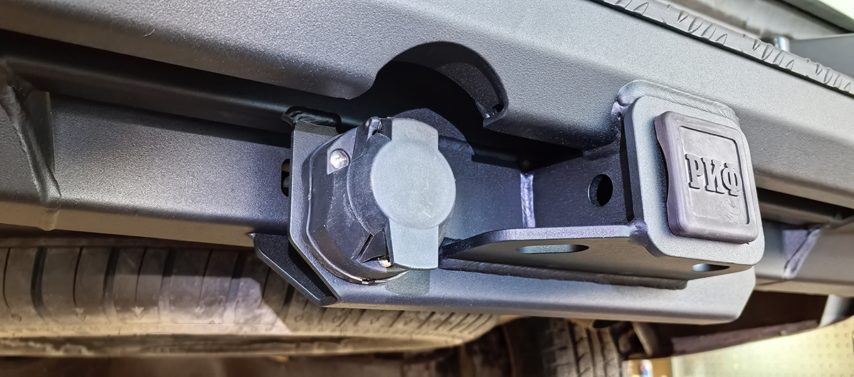 Бампер РИФ силовой задний Great Wall Poer с квадратом под фаркоп и фонарями
