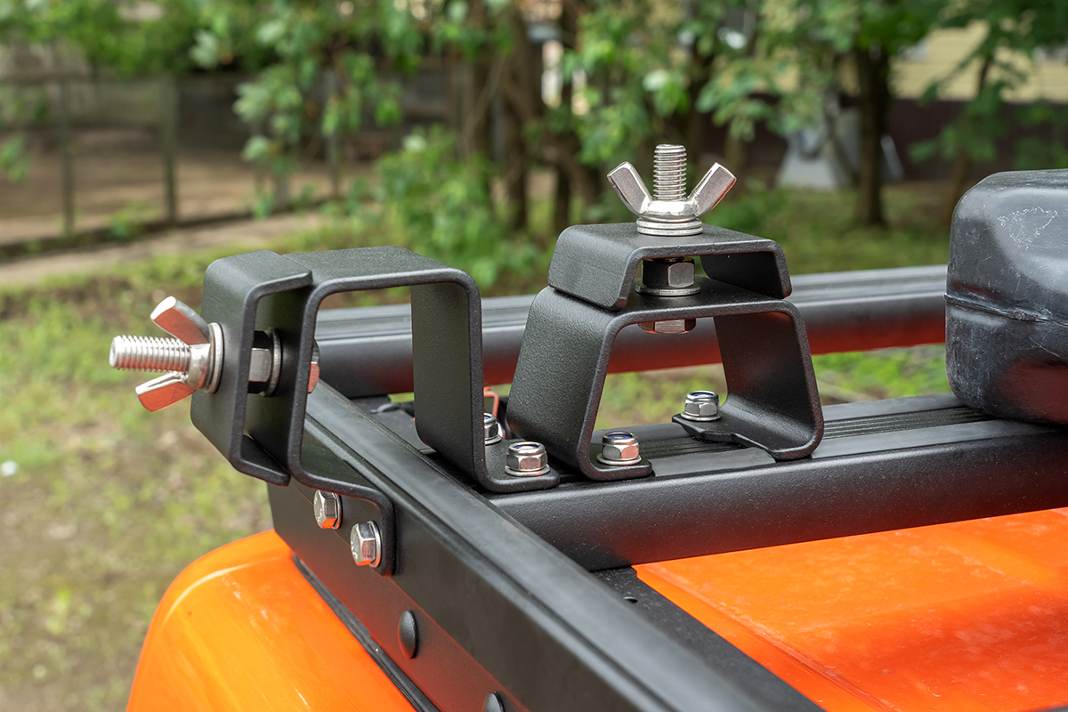 Кронштейны для бокового крепления домкрата Hi-Jack к алюминиевому багажнику (платформе) РИФ