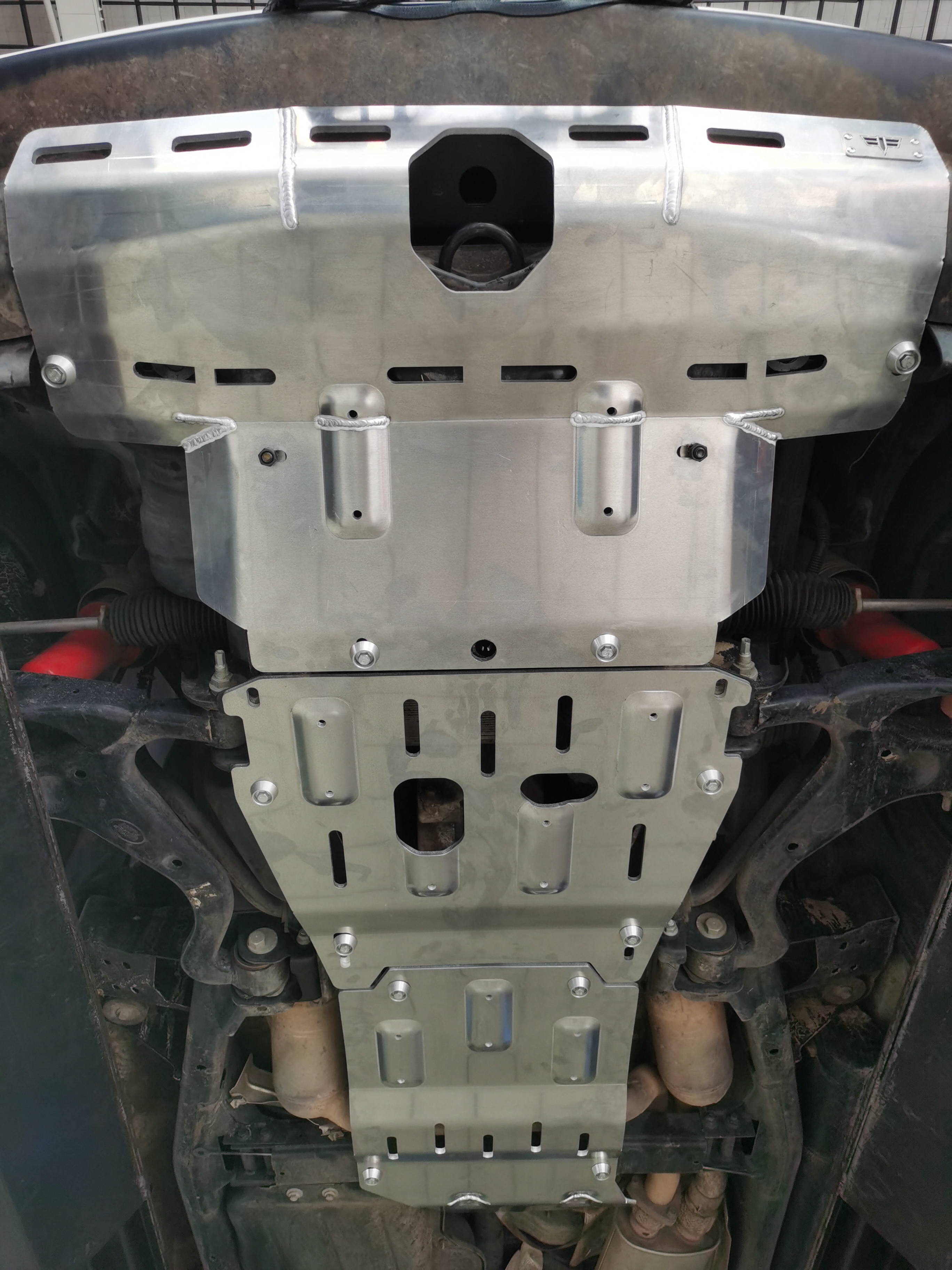 Комплект защит для автомобиля DISCOVERY 4 (радиатор, картер, КПП, РК) алюминий, 8 мм