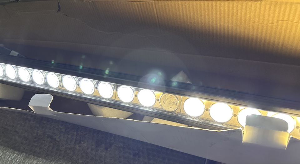 Светодиодная фара дальнего света РИФ 1010 мм 240W LED (уценка)