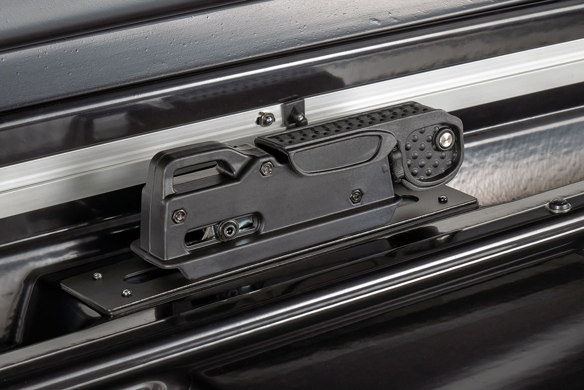 Бокс автомобильный на крышу Pentair COBRA 520L черный глянец, двусторонний