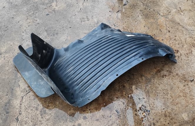 подкрылок передний левый