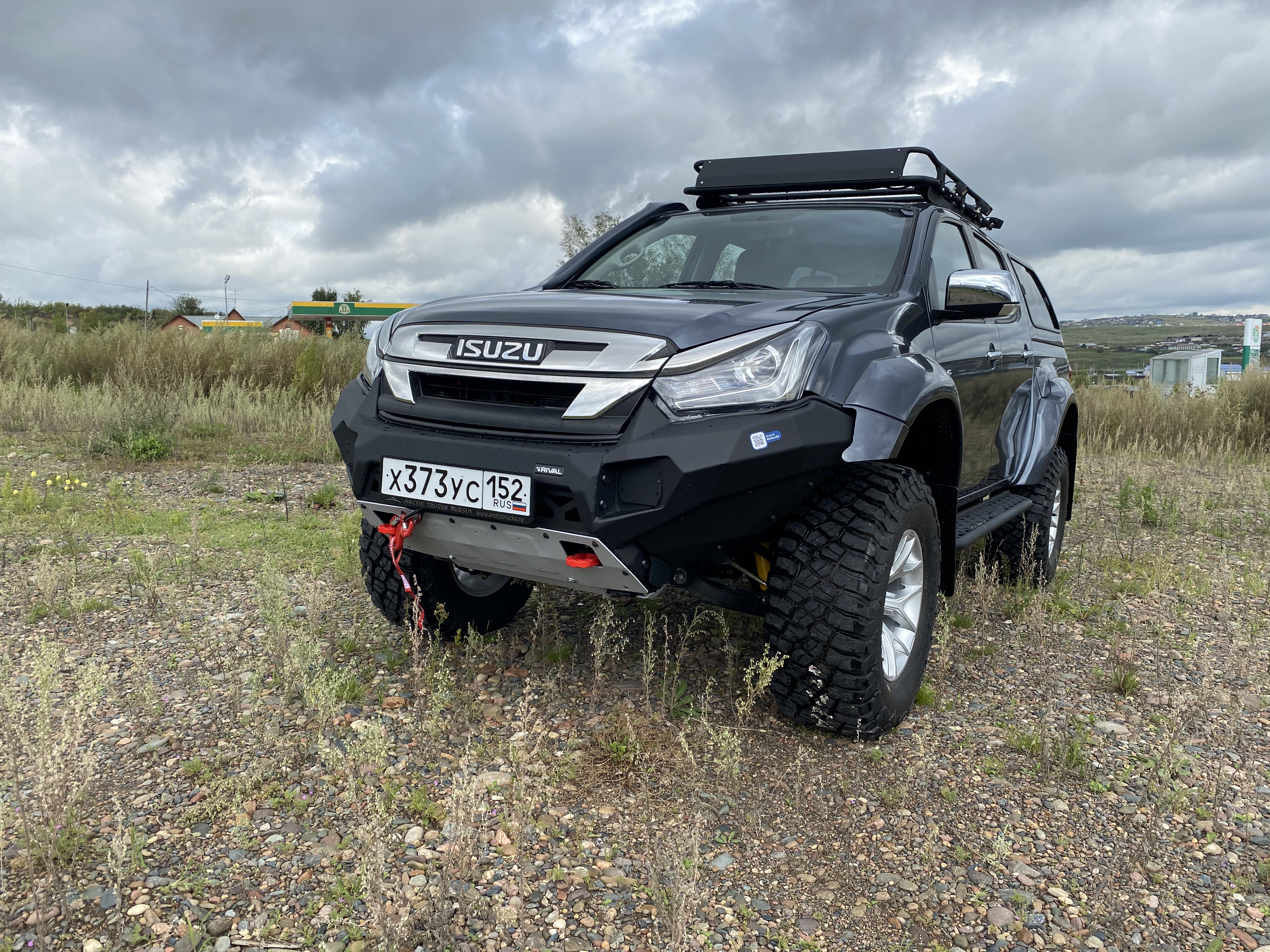 Бампер передний ISUZU D-MAX черный