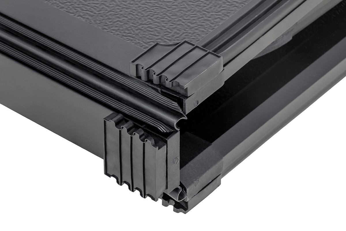 Крышка кузова РИФ для Volkswagen Amarok 2023+, трёхсекционная 1540х1600/1560 мм, алюминиевая, черная