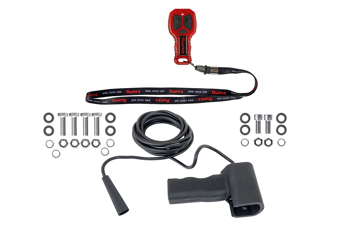 Лебёдка автомобильная электрическая 12V Runva EWB13500MAXS 6136 кг MAX влагозащищенная, стальной трос