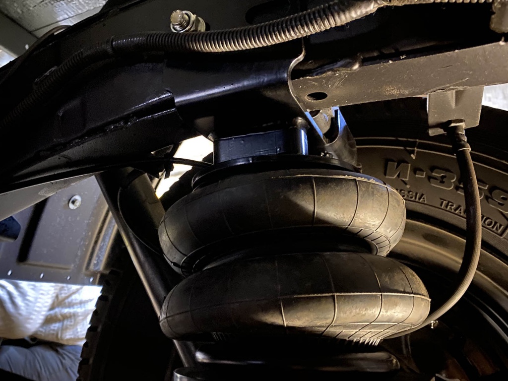 Пневмоподвеска РИФ для УАЗ Профи на задний односкатный мост для стандартной подвески