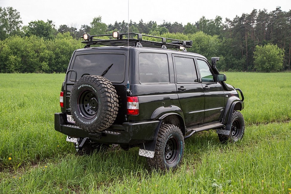 Бампер задний с квадратом под фаркоп и калиткой для УАЗ Патриот РИФ