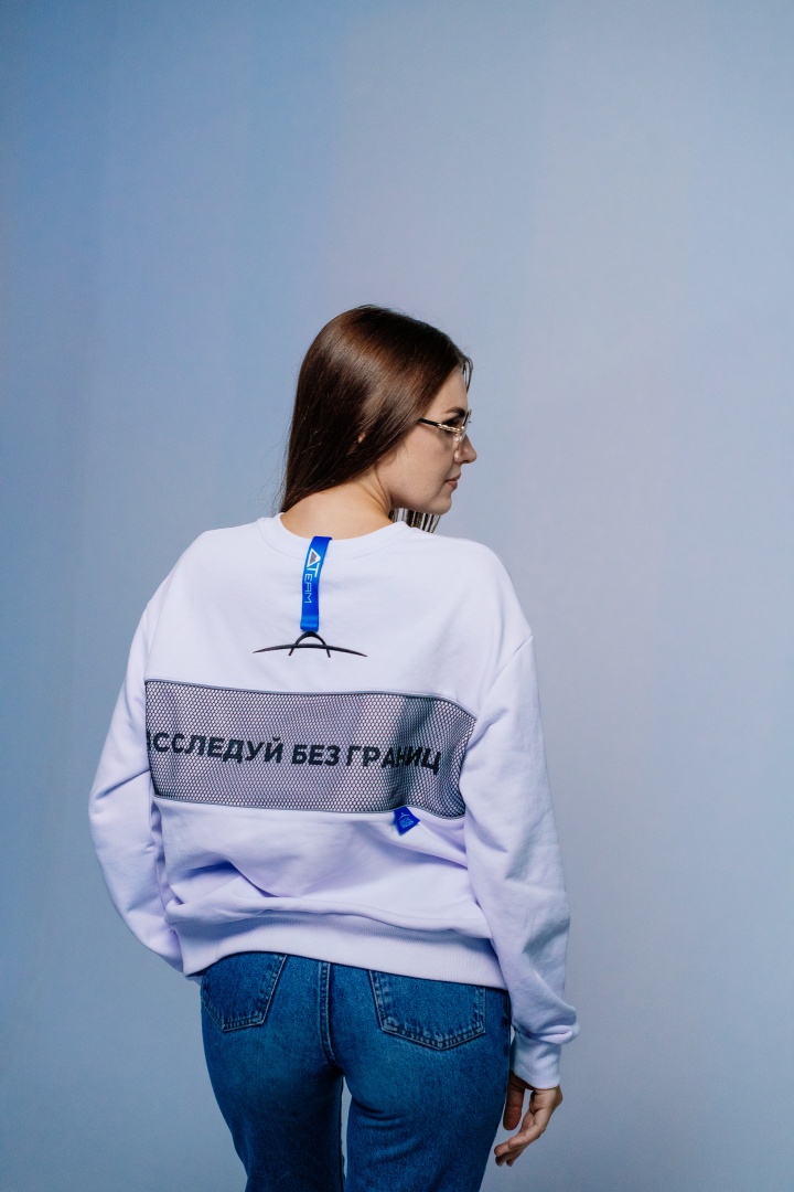 Фирменная толстовка Arctic Trucks Russia женская (белая) 