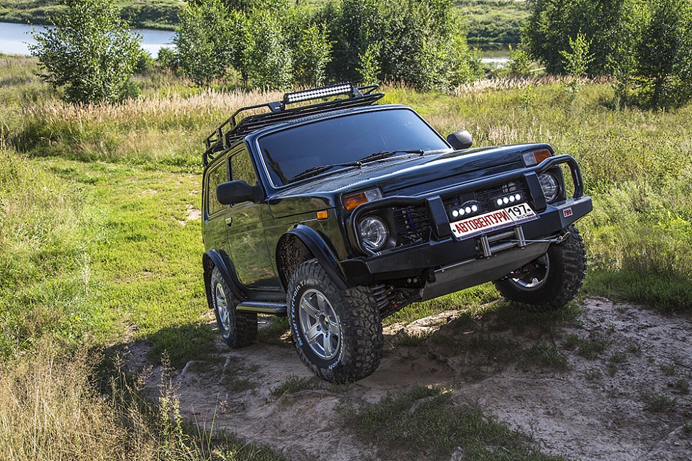 Бампер РИФ передний ВАЗ Нива 2121 с кенгурином