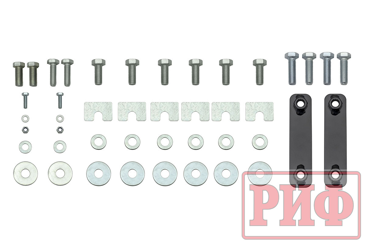 Бампер РИФ силовой задний Toyota Land Cruiser 76 2007-2024 с квадратом под фаркоп и фонарями