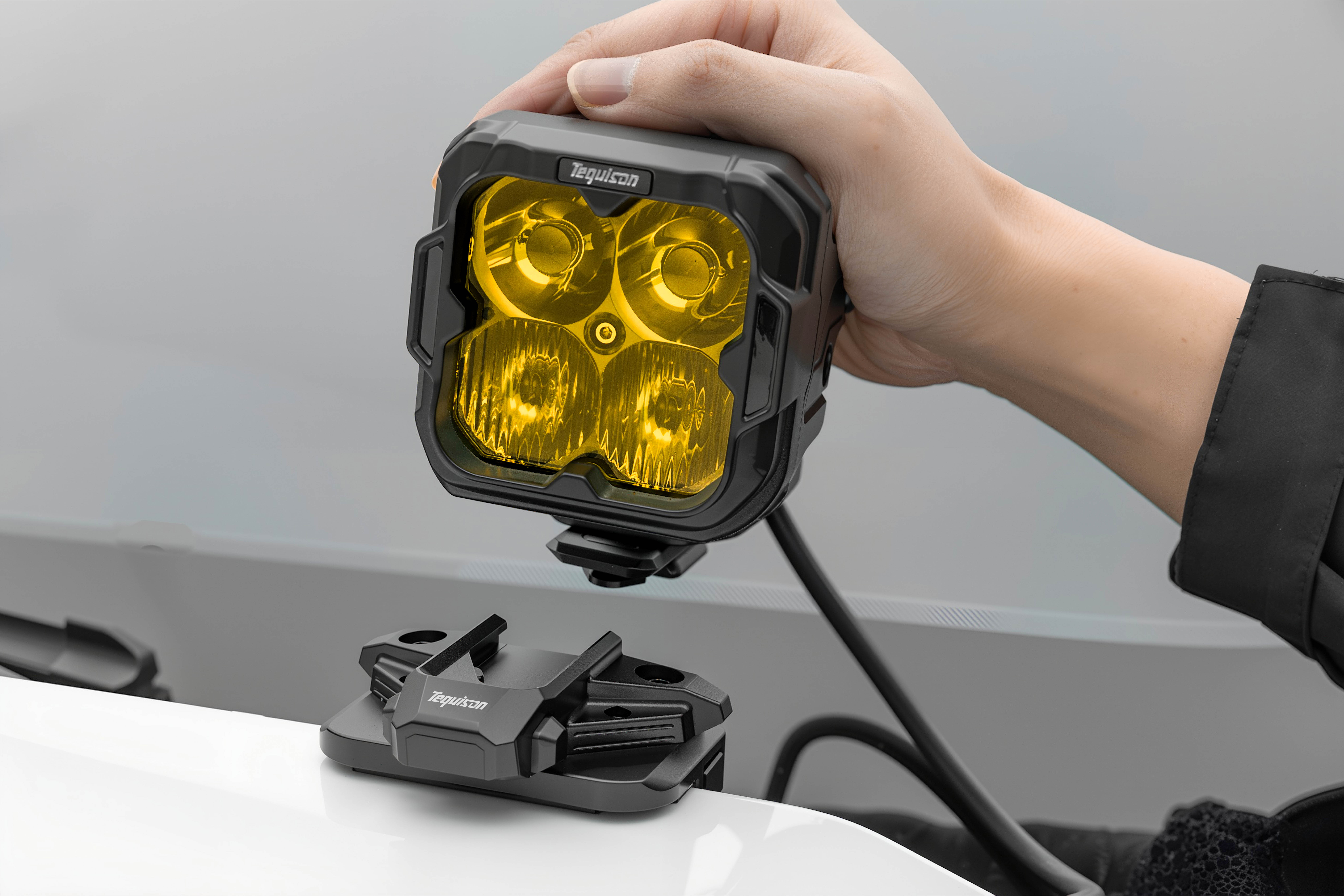 Универсальный кронштейн крепления доп. оптики на капот TENGQIAN