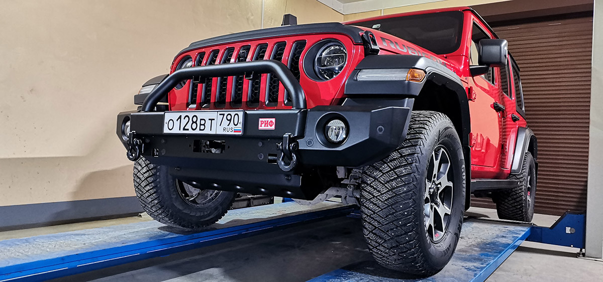Бампер РИФ силовой передний Jeep Wrangler JL 2018+ под штатные фары, с центральной защитной дугой (для а/м с низкими перед. крыльями))