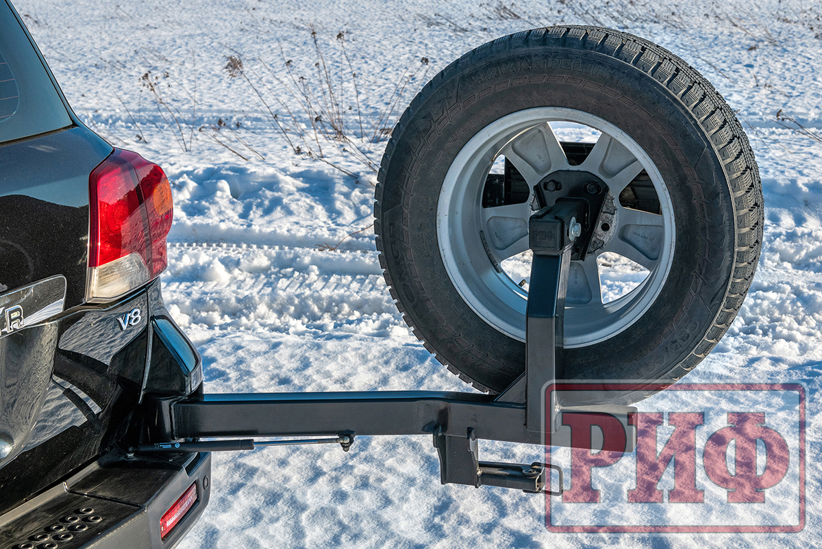 Бампер РИФ силовой задний Toyota Land Cruiser 200 2007-2012 с квадратом под фаркоп, калиткой, фонарями, подсветкой номера, стандарт