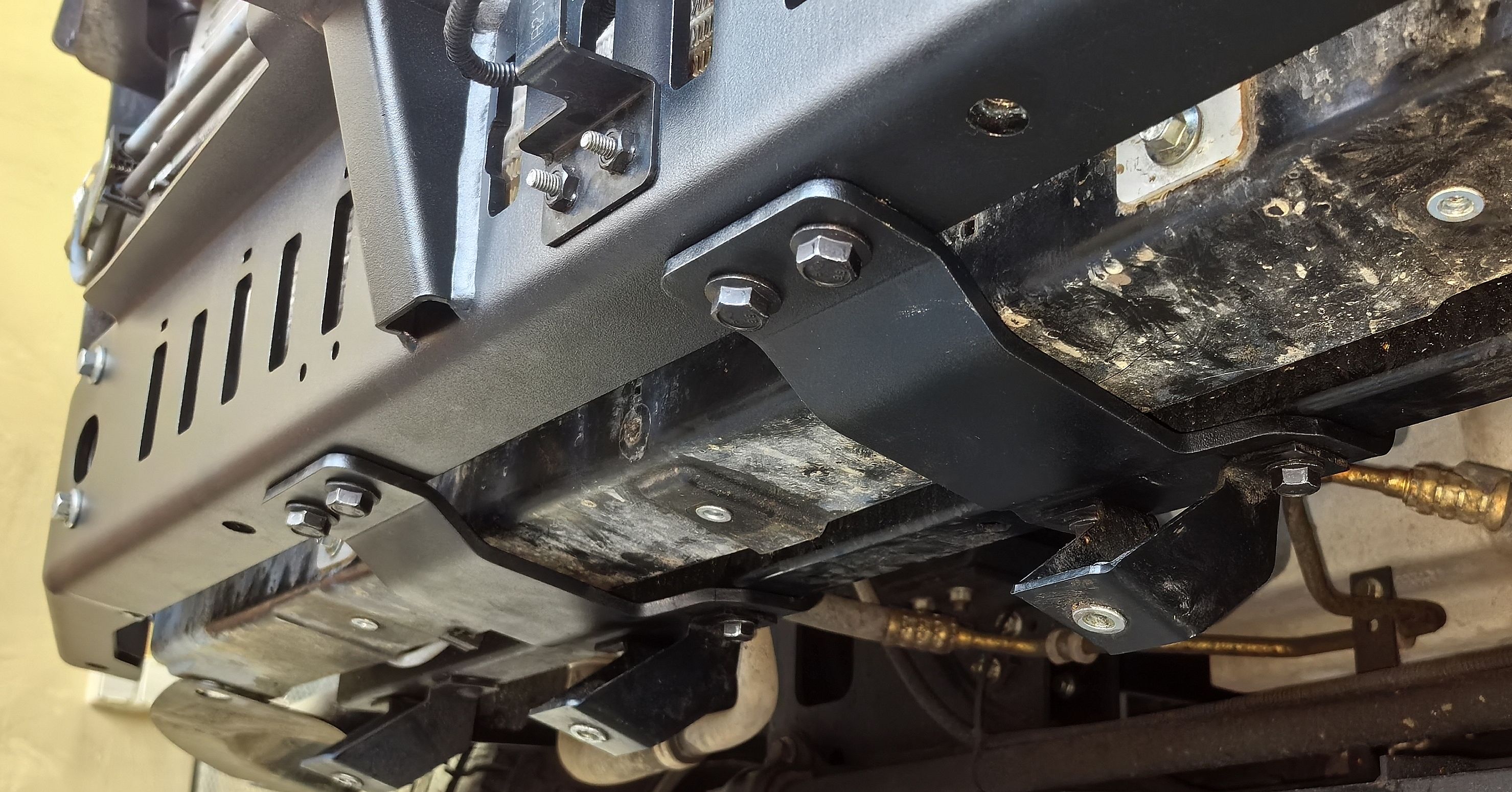 Фаркоп РИФ передний (переходник) для съёмной лебёдки с защитой радиатора на ГАЗ Соболь NN