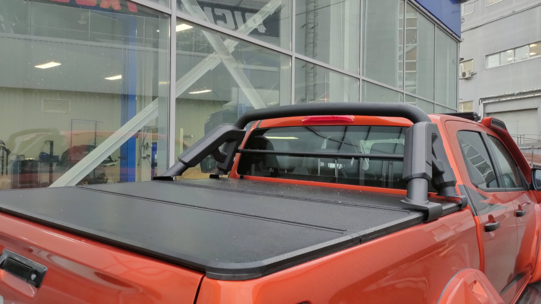 Жесткая трехсекционная крышка кузова Isuzu D-Max 2012+