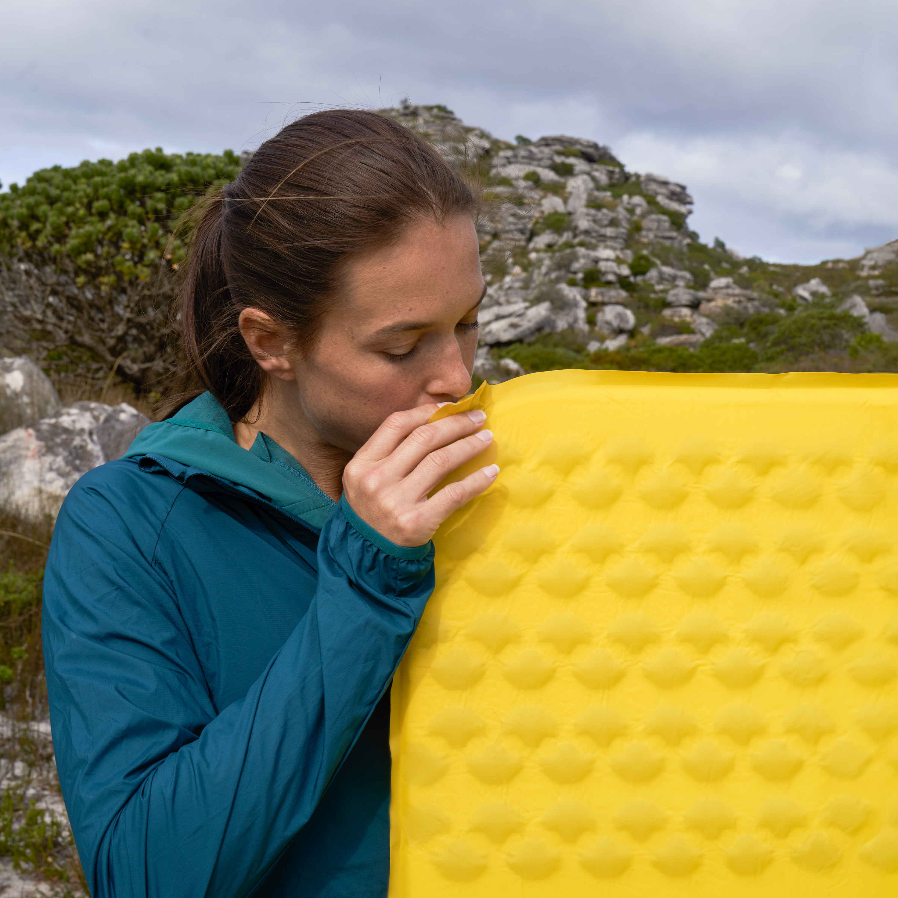 Коврик надувной Naturehike 183х53х3,5 см, овальный, желтый