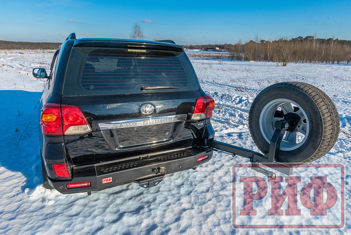 Бампер РИФ силовой задний Toyota Land Cruiser 200 2007-2012 с квадратом под фаркоп, калиткой, фонарями, подсветкой номера, стандарт