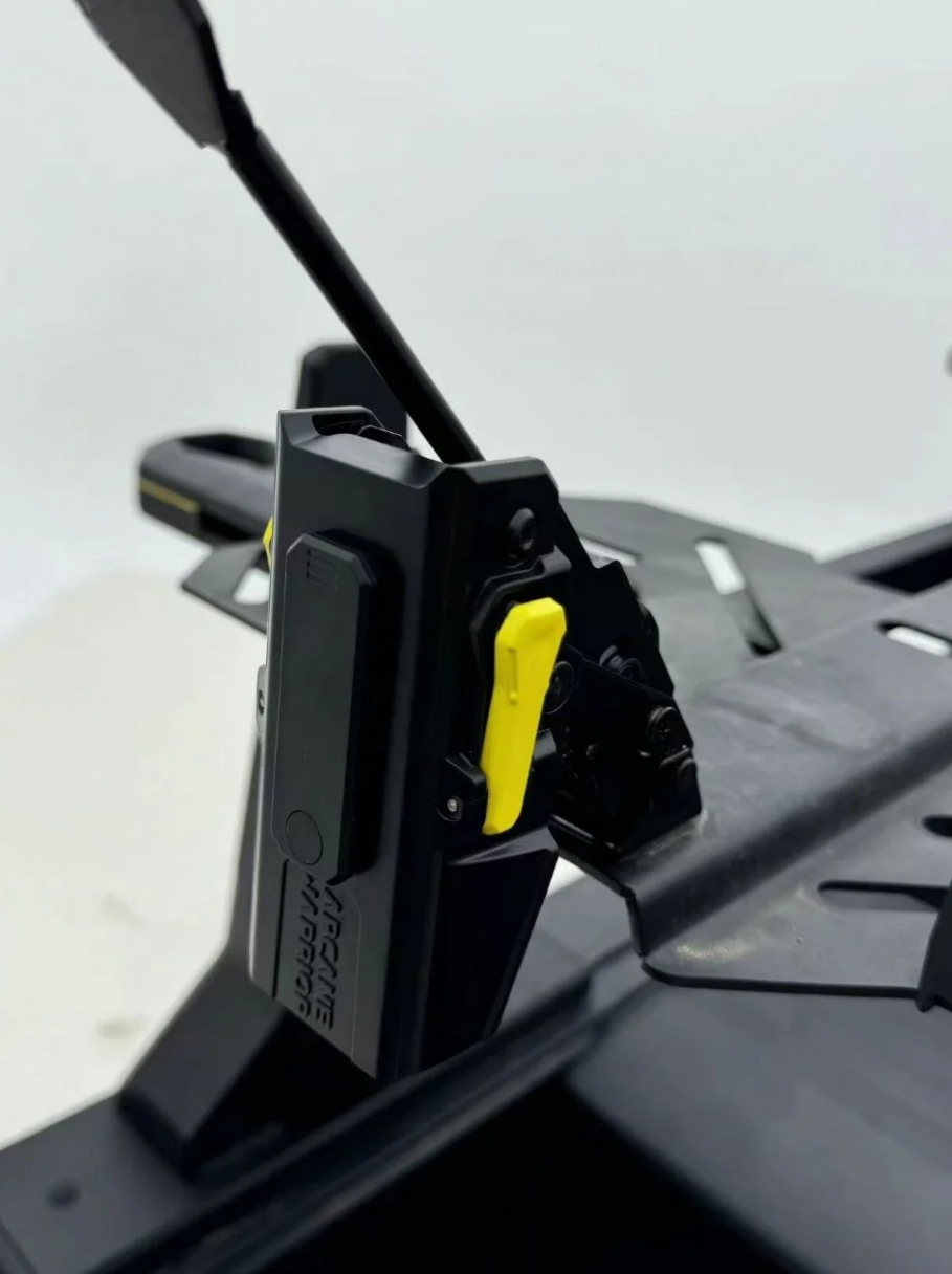 Крепление экспедиционного бокса ARCANE WARRIOR 108L  с кодовым замком