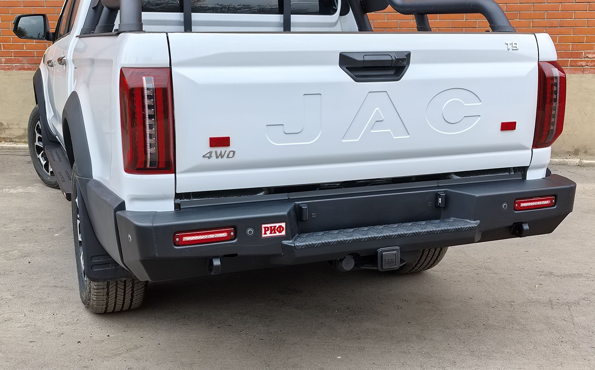 Бампер РИФ силовой задний JAC T9, SOLLERS ST9 с квадратом под фаркоп и фонарями