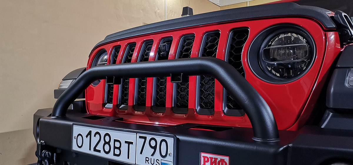 Бампер РИФ силовой передний Jeep Wrangler JL 2018+ под штатные фары, с центральной защитной дугой (для а/м с низкими перед. крыльями))