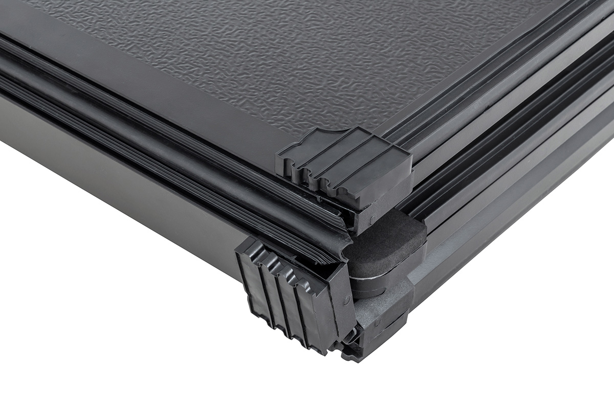 Крышка кузова РИФ для Dodge Ram 2019, трёхсекционная 2000х1813/1740 мм, алюминиевая, черная (6,5 ft)