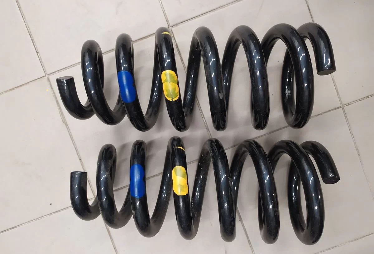 Пружина передняя Mitsubishi Pajero Sport III