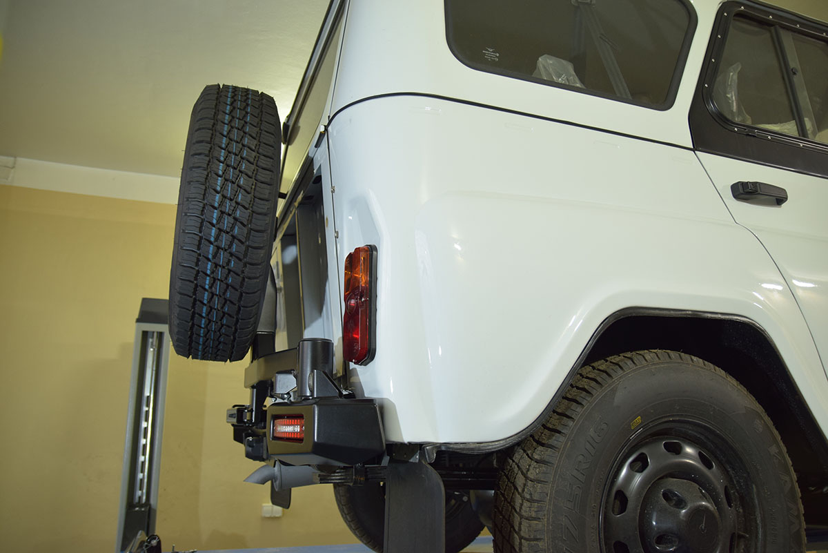 Бампер РИФ силовой задний УАЗ Хантер с фонарями, калиткой, без фаркопа, стандарт